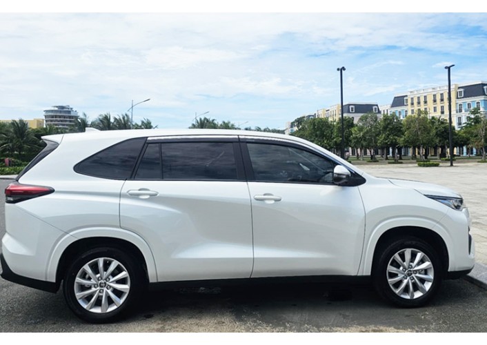 Thuê Xe ô tô tự lái Innova Cross